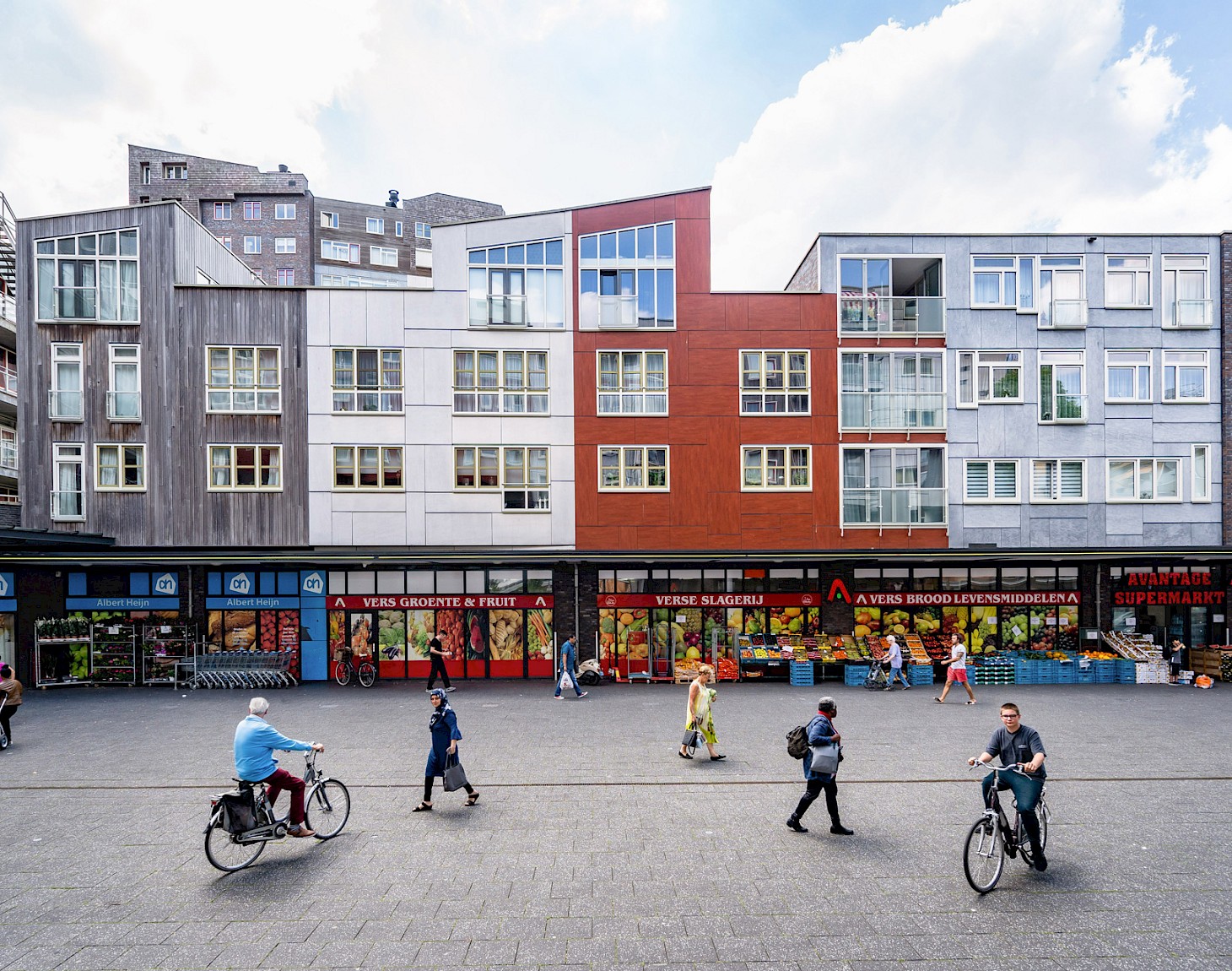 Berlin Hyp finances 3 Dutch convenience shopping centres for Pertinea